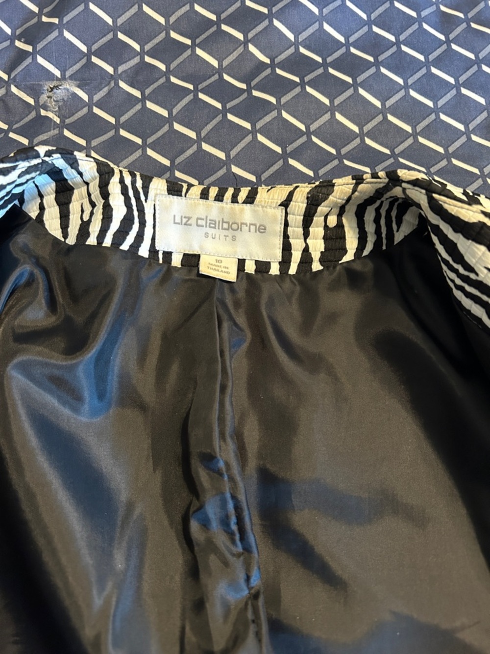 Liz Claiborne Black and White Zebra Print Belted Blazer - Picture 3 of 5